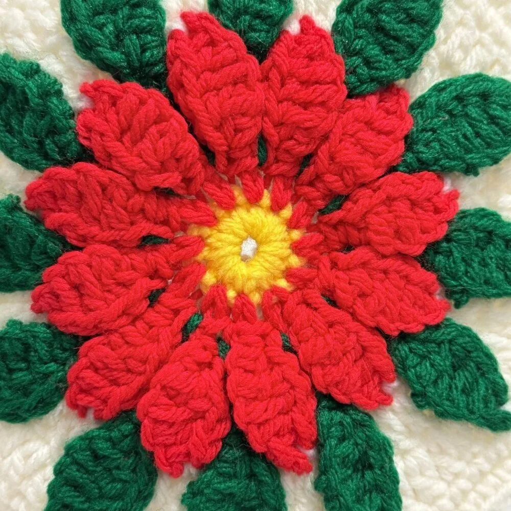 Vintage Handmade Christmas Chrochet 3D Poinsettia Potholder Kitchen Decor‎